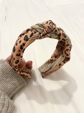 Load image into Gallery viewer, Feb Pre-order Accessories